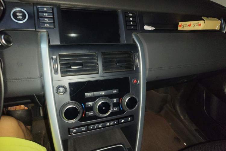 Used Land Rover Discovery Sport 2016 2.0T SE Audio And AC Panel