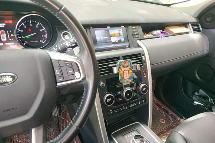 Used Land Rover Discovery Sport 2016 2.0T SE Audio And AC Panel