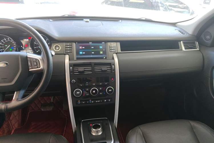 Used Land Rover Discovery Sport 2016 2.0T HSE Audio And AC Panel