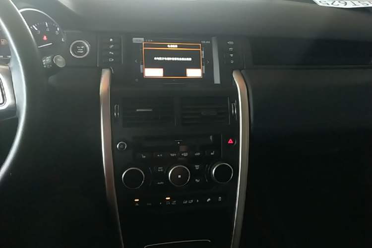 Used Land Rover Discovery Sport 2016 2.0T HSE LUXURY Audio And AC Panel