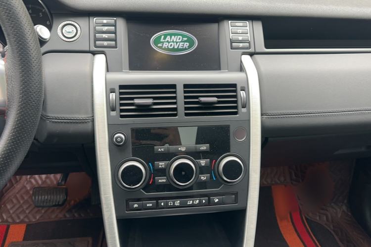 Used Land Rover Discovery Sport 2016 2.0T SE Audio And AC Panel