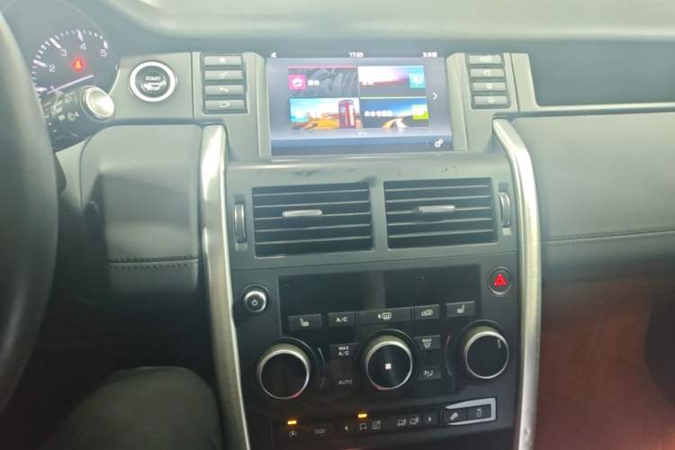 Used Land Rover Discovery Sport 2016 2.0T HSE Audio And AC Panel