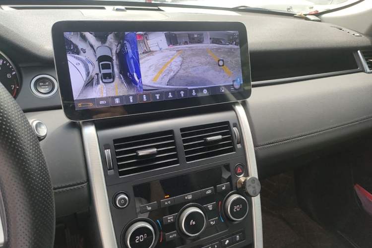 Used Land Rover Discovery Sport 2016 2.0T HSE Audio And AC Panel