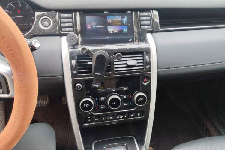 Used Land Rover Discovery Sport 2016 2.0T SE Audio And AC Panel