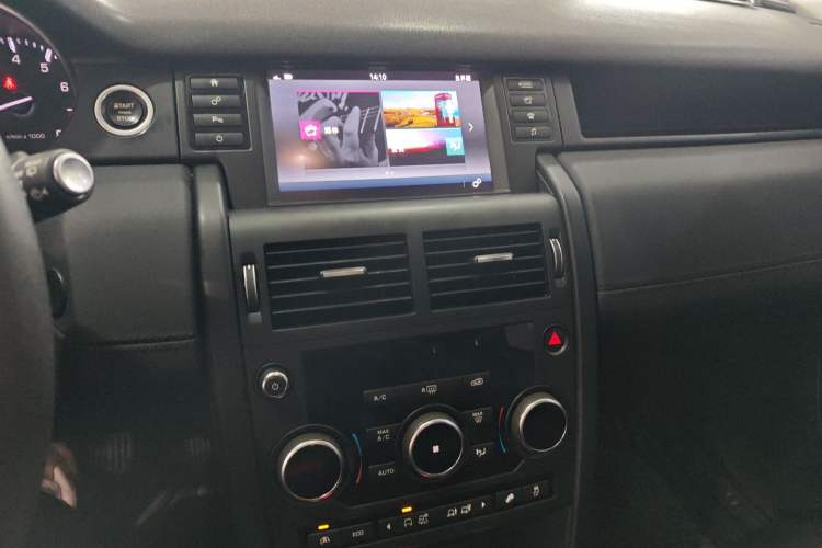 Used Land Rover Discovery Sport 2016 2.0T S Audio And AC Panel