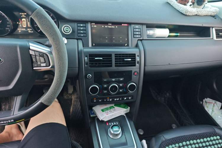 Used Land Rover Discovery Sport 2016 2.0T S Audio And AC Panel