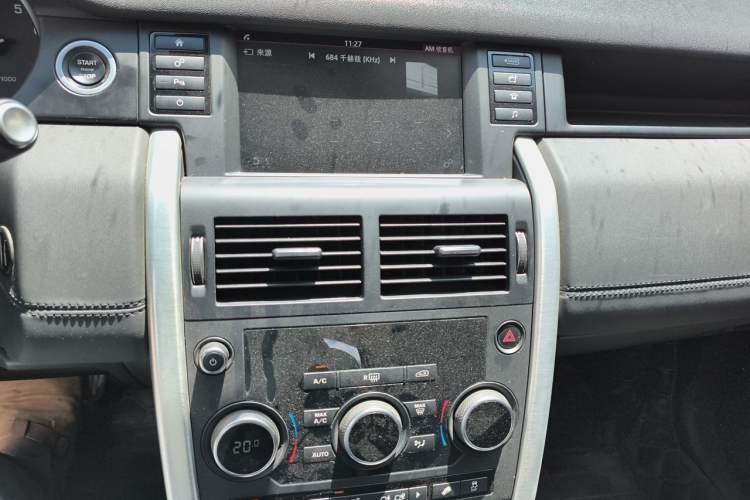 Used Land Rover Discovery Sport 2016 2.0T SE Audio And AC Panel