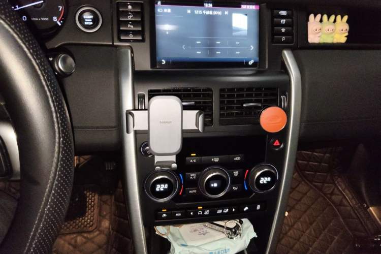 Used Land Rover Discovery Sport 2016 2.0T SE Audio And AC Panel