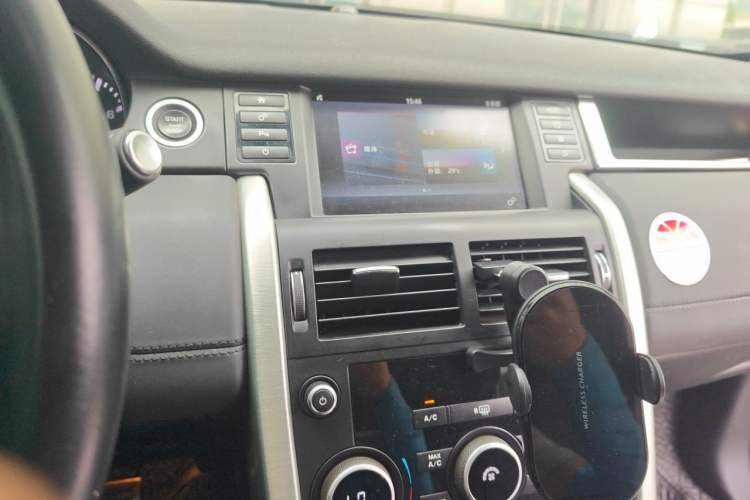 Used Land Rover Discovery Sport 2016 2.0T SE Audio And AC Panel