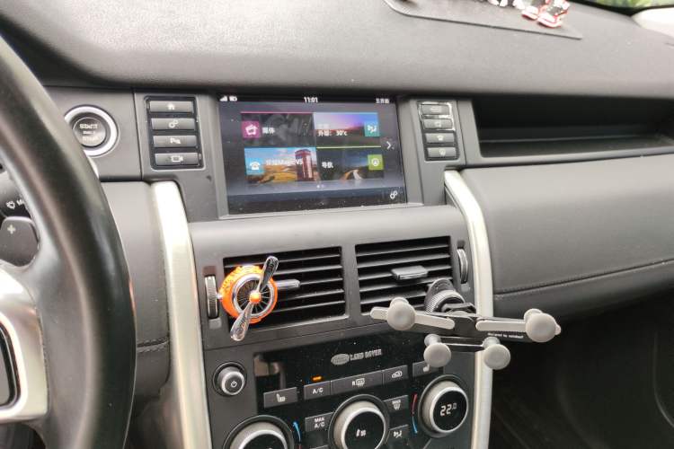 Used Land Rover Discovery Sport 2016 2.0T HSE Audio And AC Panel