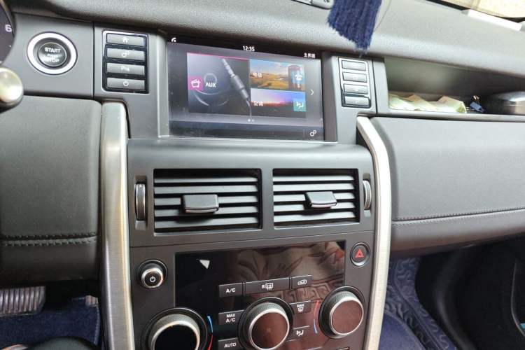 Used Land Rover Discovery Sport 2016 2.0T SE Audio And AC Panel