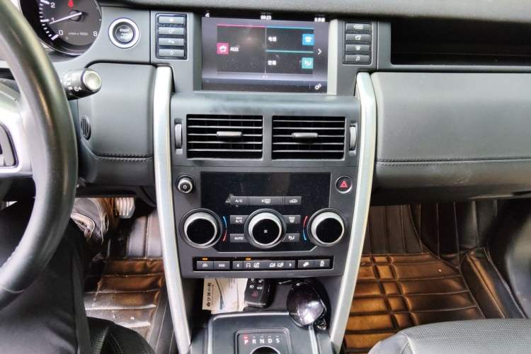 Used Land Rover Discovery Sport 2016 2.0T SE Audio And AC Panel