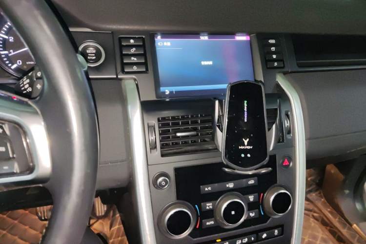 Used Land Rover Discovery Sport 2016 2.0T SE Audio And AC Panel