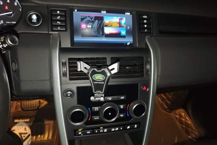 Used Land Rover Discovery Sport 2016 2.0T SE Audio And AC Panel