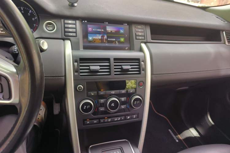 Used Land Rover Discovery Sport 2016 2.0T HSE Audio And AC Panel