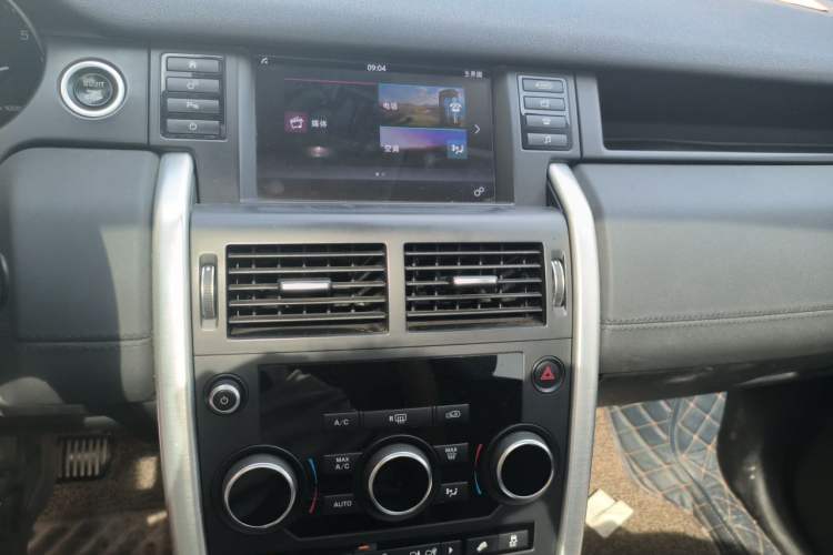 Used Land Rover Discovery Sport 2016 2.0T SE Audio And AC Panel