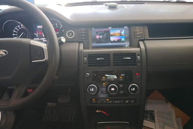 Used Land Rover Discovery Sport 2016 2.0T S Audio And AC Panel