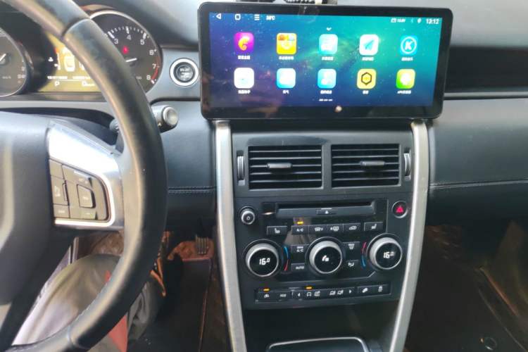 Used Land Rover Discovery Sport 2016 2.0T HSE Audio And AC Panel