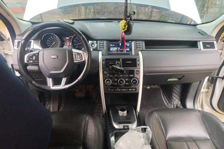 Used Land Rover Discovery Sport 2016 2.0T HSE Center Console