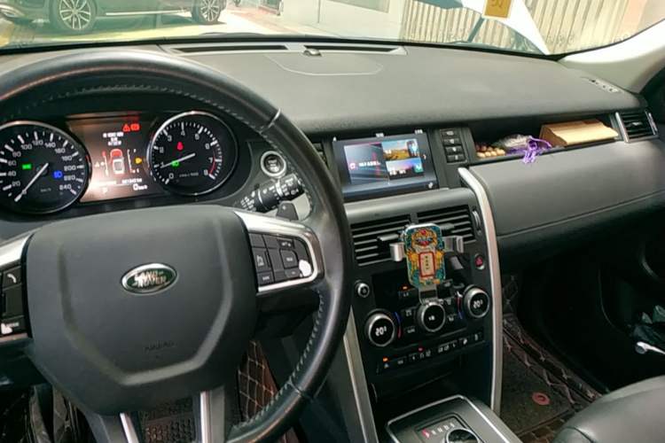 Used Land Rover Discovery Sport 2016 2.0T SE Center Console
