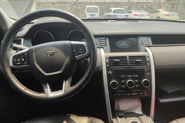 Used Land Rover Discovery Sport 2016 2.0T SE Center Console