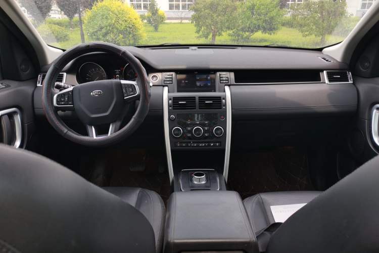 Used Land Rover Discovery Sport 2016 2.0T SE Center Console