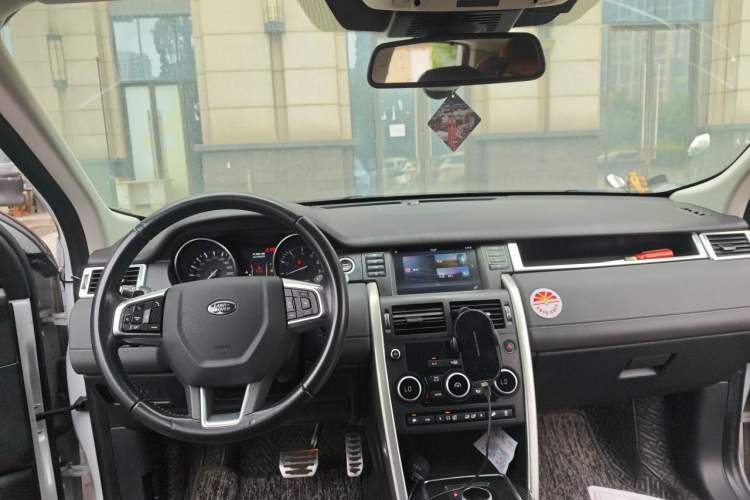 Used Land Rover Discovery Sport 2016 2.0T SE Center Console