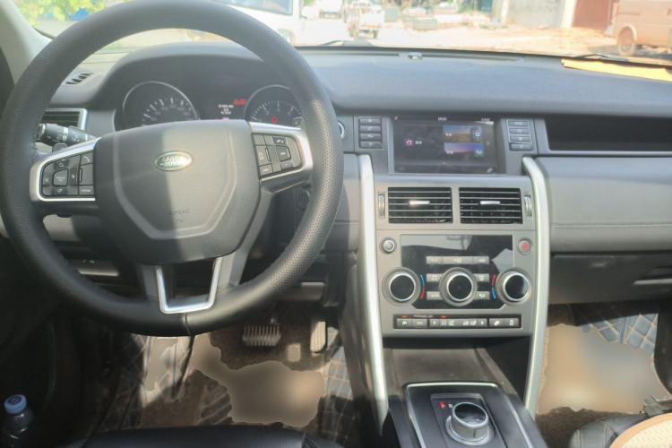 Used Land Rover Discovery Sport 2016 2.0T SE Center Console