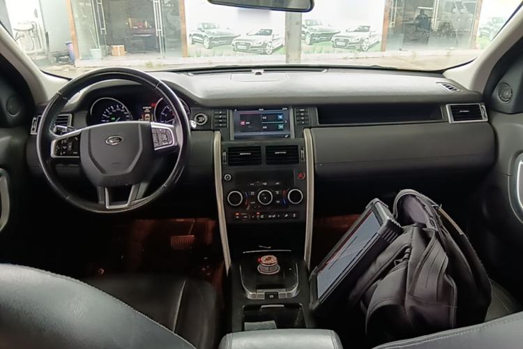 Used Land Rover Discovery Sport 2016 2.0T SE Center Console