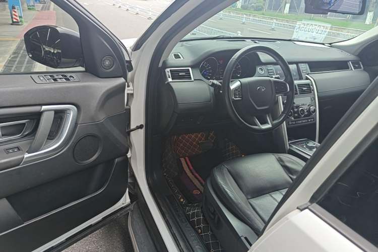 Used Land Rover Discovery Sport 2016 2.0T SE Driver Seat