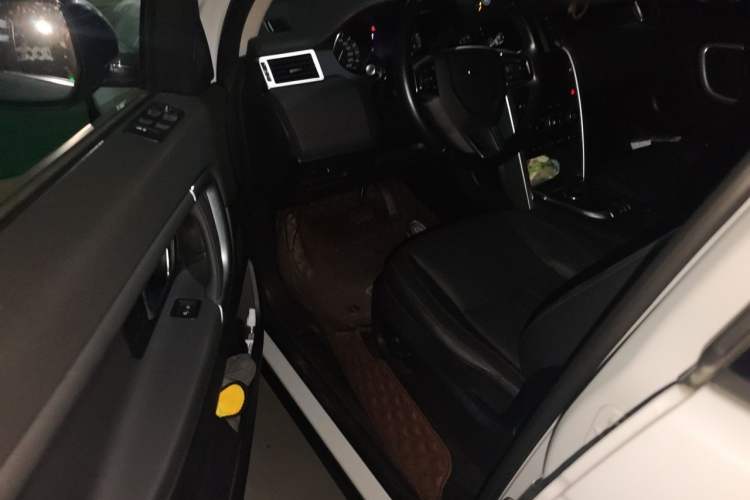 Used Land Rover Discovery Sport 2016 2.0T SE Driver Seat