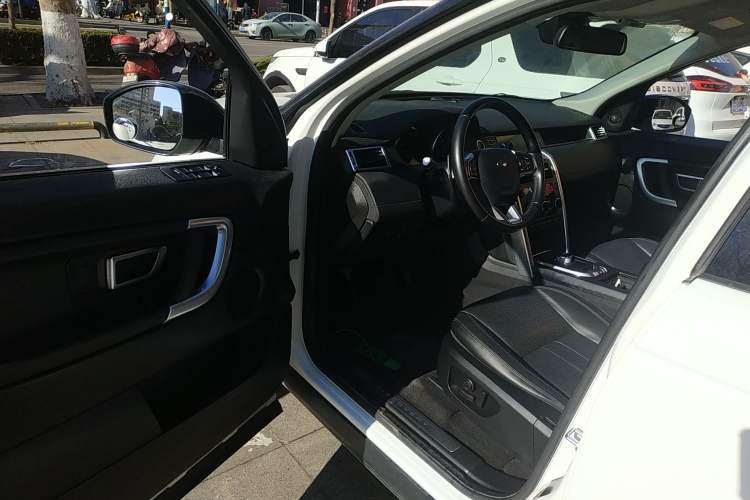 Used Land Rover Discovery Sport 2016 2.0T SE Driver Seat
