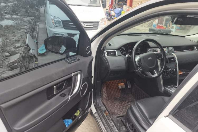 Used Land Rover Discovery Sport 2016 2.0T SE Driver Seat