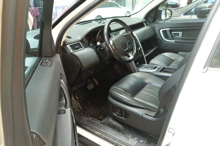 Used Land Rover Discovery Sport 2016 2.0T SE Driver Seat