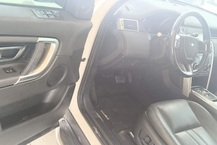 Used Land Rover Discovery Sport 2016 2.0T SE Driver Seat