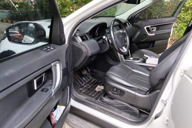 Used Land Rover Discovery Sport 2016 2.0T SE Driver Seat