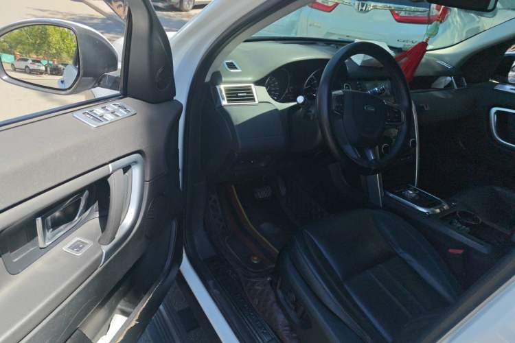 Used Land Rover Discovery Sport 2016 2.0T SE Driver Seat