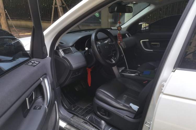 Used Land Rover Discovery Sport 2016 2.0T SE Driver Seat