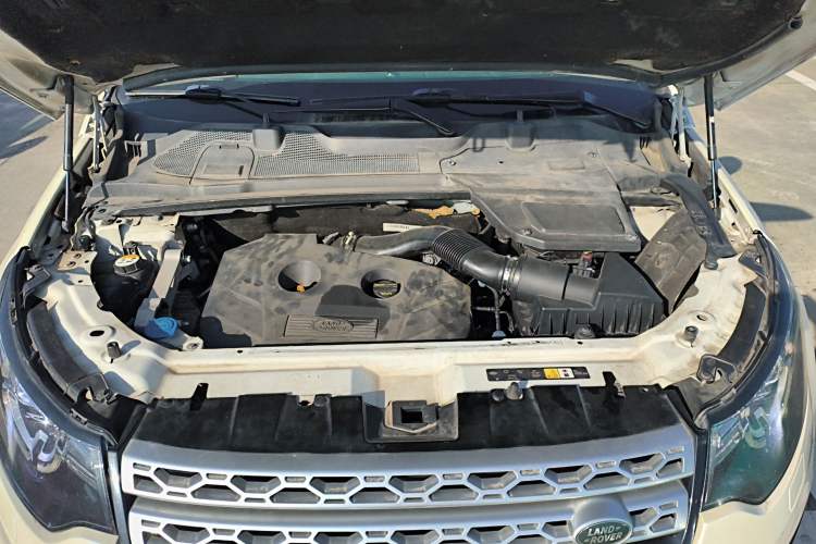 Used Land Rover Discovery Sport 2016 2.0T HSE Engine Bay