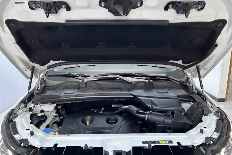 Used Land Rover Discovery Sport 2016 2.0T HSE Engine Bay