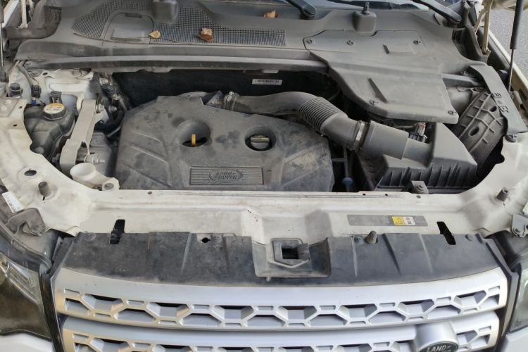 Used Land Rover Discovery Sport 2016 2.0T HSE Engine Bay