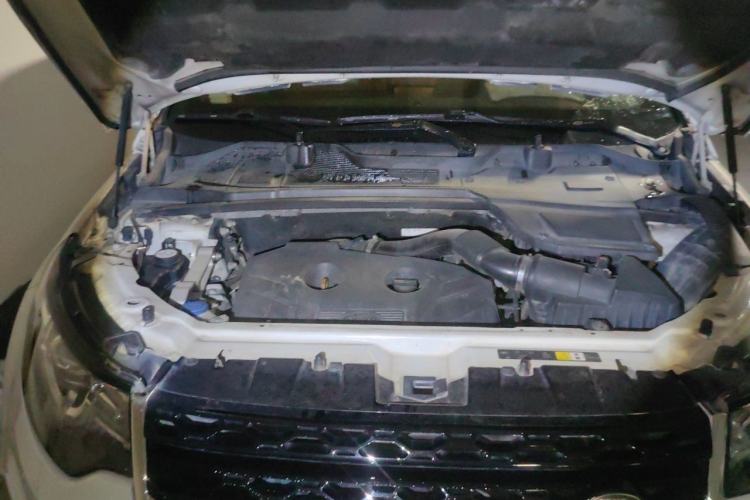 Used Land Rover Discovery Sport 2016 2.0T HSE LUXURY Engine Bay
