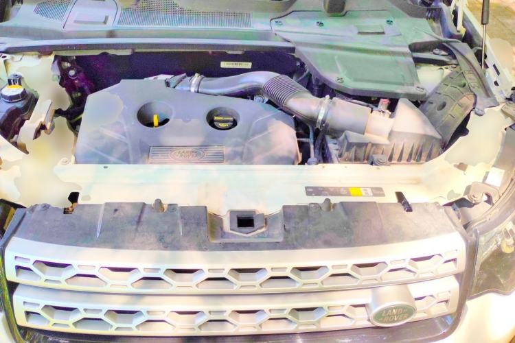 Used Land Rover Discovery Sport 2016 2.0T HSE Engine Bay