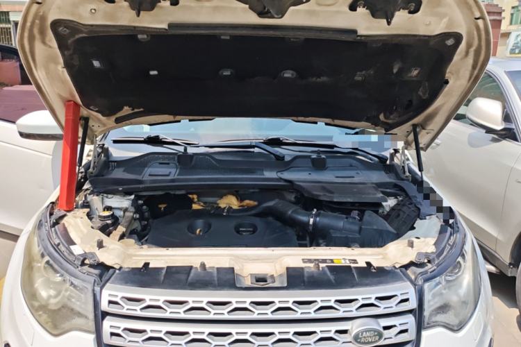 Used Land Rover Discovery Sport 2016 2.0T HSE Engine Bay