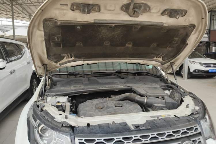 Used Land Rover Discovery Sport 2016 2.0T SE Engine Bay