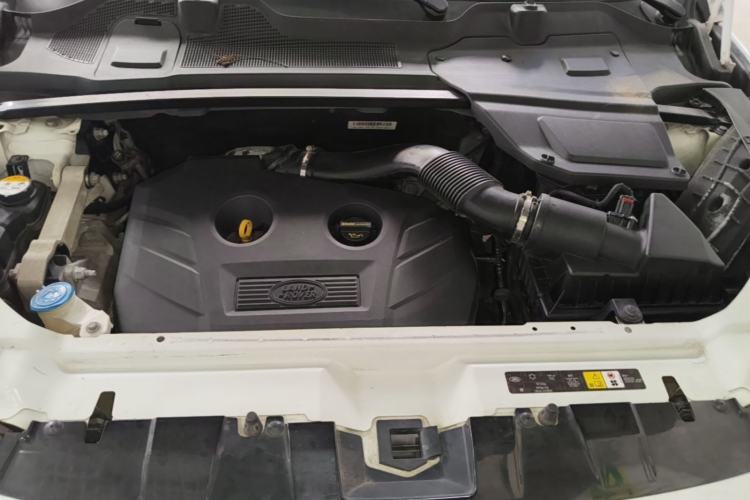 Used Land Rover Discovery Sport 2016 2.0T HSE Engine Bay
