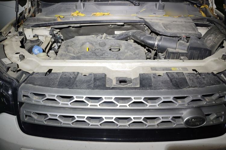 Used Land Rover Discovery Sport 2016 2.0T HSE Engine Bay