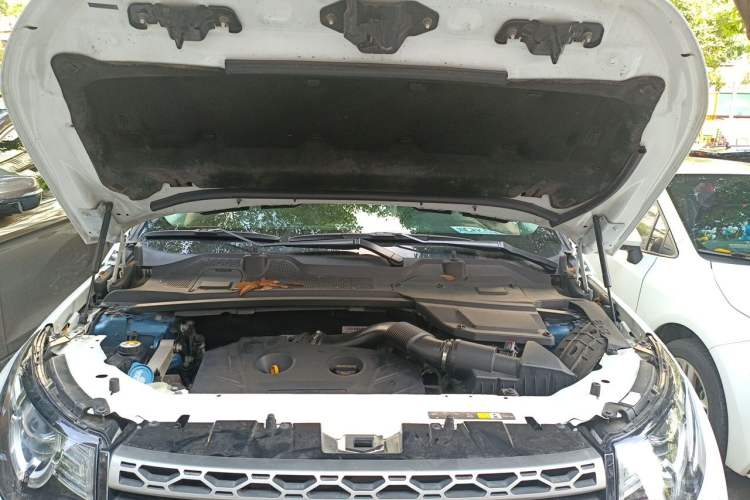Used Land Rover Discovery Sport 2016 2.0T SE Engine Bay