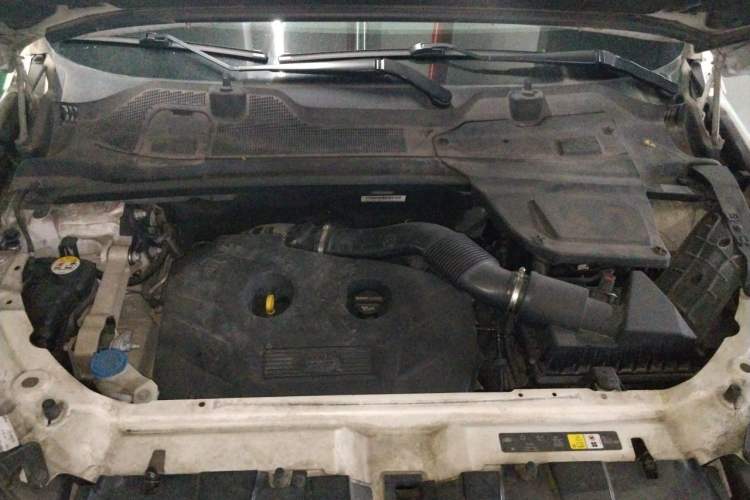 Used Land Rover Discovery Sport 2016 2.0T HSE Engine Bay