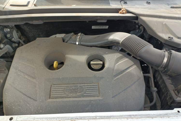 Used Land Rover Discovery Sport 2016 2.0T HSE Engine Bay